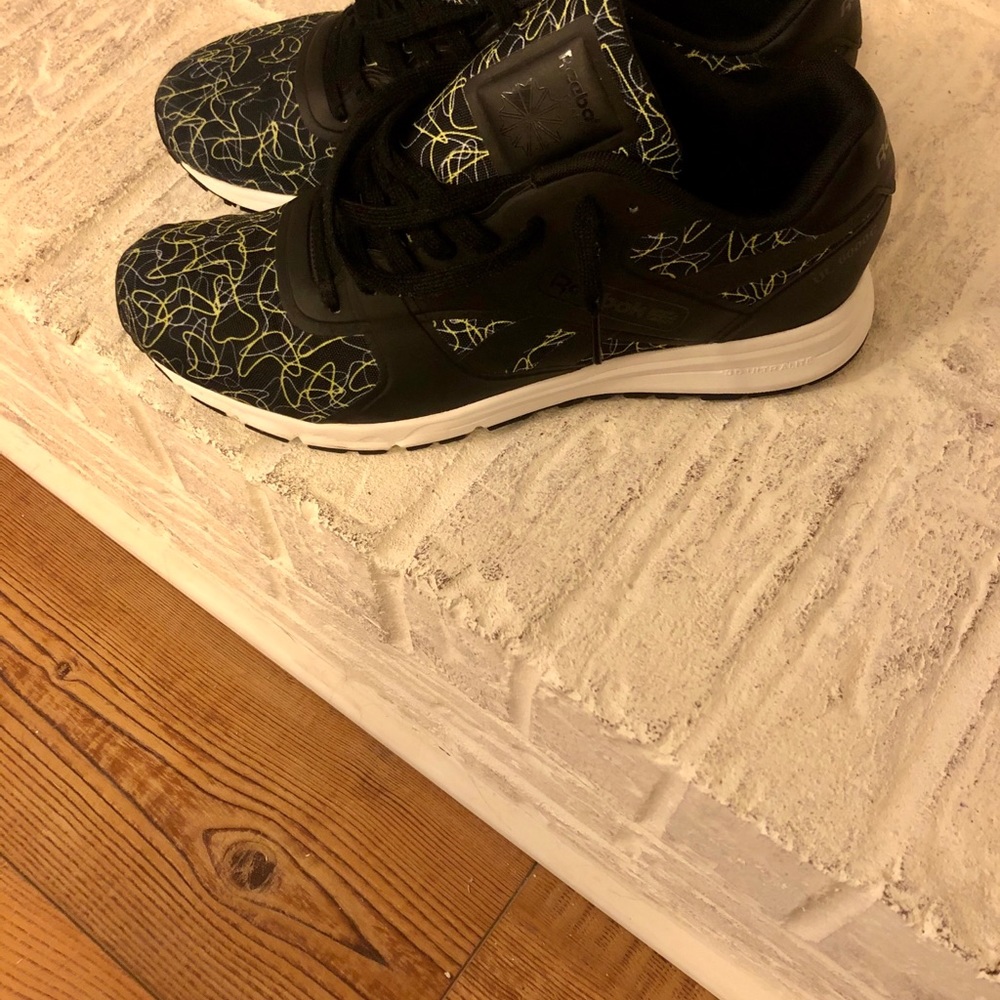 Reebok - Picture 3 of 3